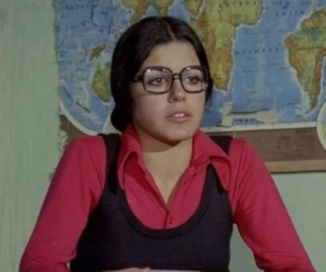 Hababam Sınıfı'nın Selma Hoca'sının hayat hikayesinde 'TKP' detayı şaşırttı! Şimdilerde 67 yaşında... 18